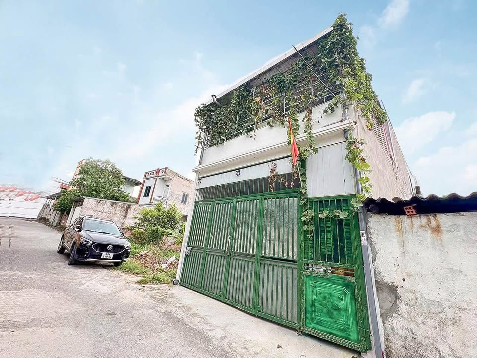 Nhà 2 tầng Lai Sơn, TP Vĩnh Yên 123m² giá 2 tỷ - Vị trí đắc địa, gần chợ và trường học!