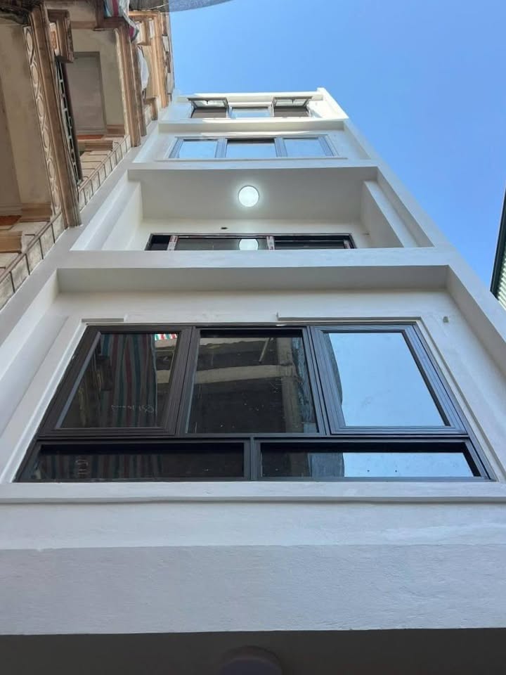 Mặt tiền ngõ La Thành Ba Đình 31m² giá 10.45 tỷ - Kinh doanh đỉnh cao!