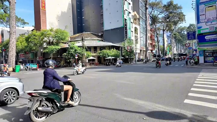 Bán tòa nhà FrontHouse 159-159Bis Võ Văn Tần, Quận 3 - 514m² giá 400 tỷ - Đầu tư sinh lời ngay!