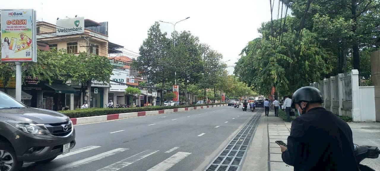 Bán nhà mặt tiền Đồng Khởi, Tam Hiệp, Biên Hòa 400m² giá 28 tỷ - Pháp lý hoàn chỉnh, thương lượng!