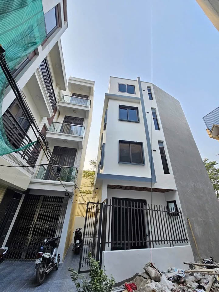 Nhà 4 tầng mới xây trên đường Võ Nguyên Giáp, Nam Định - Giá chỉ 2.3 tỷ!