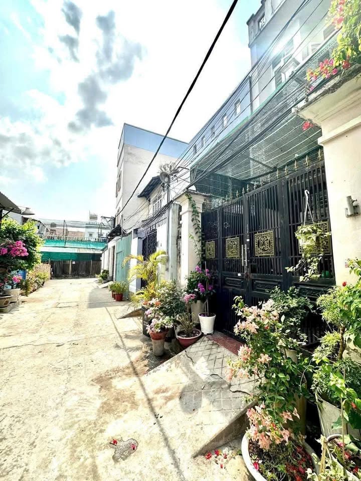 Nhà phố Thủ Đức 64m² giá 4.6 tỷ - Chính chủ, sổ hồng hoàn công!