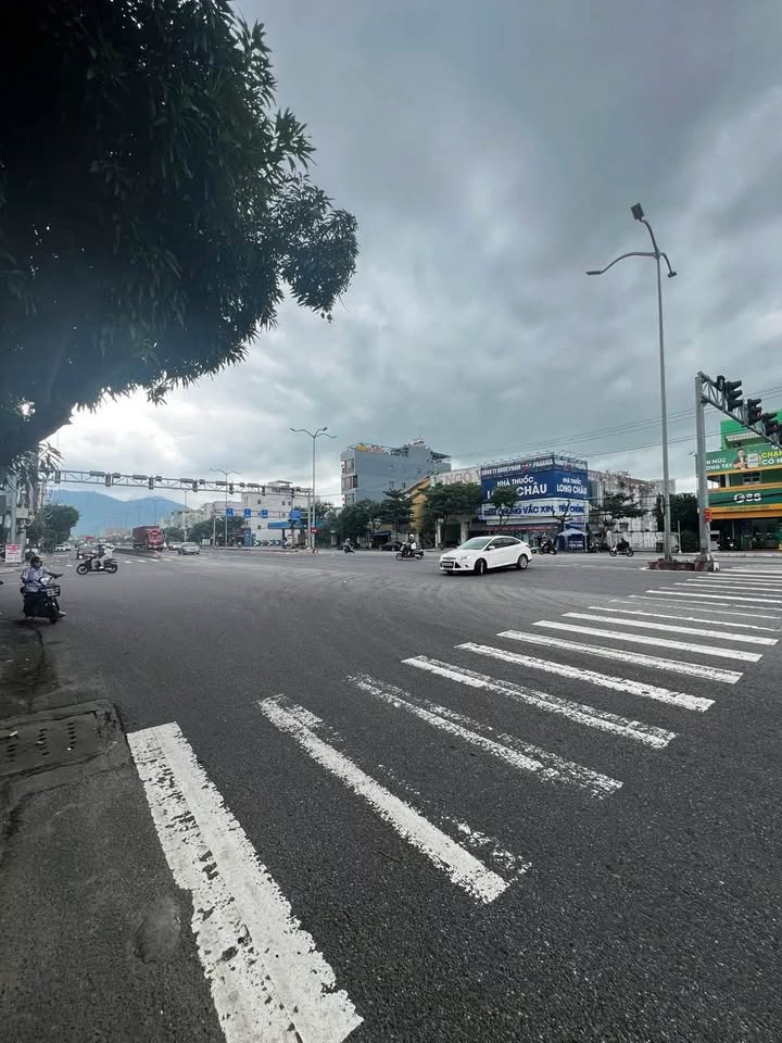 Bán đất tặng nhà cấp 4 mặt tiền Ngô Quyền, Đà Nẵng 119m² - Giá tốt cho khách thiện chí!