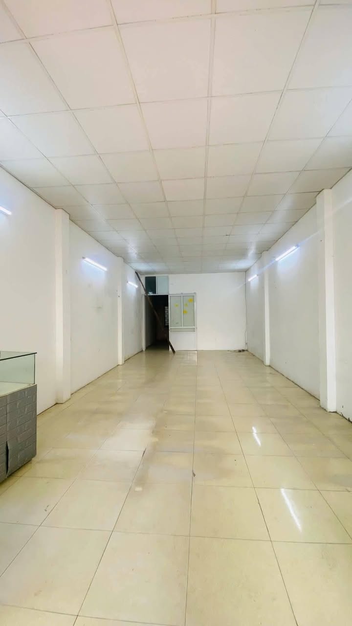Cửa hàng kinh doanh cho thuê tại Đức Giang 57m² - Vị trí đắc địa, vào ngay!