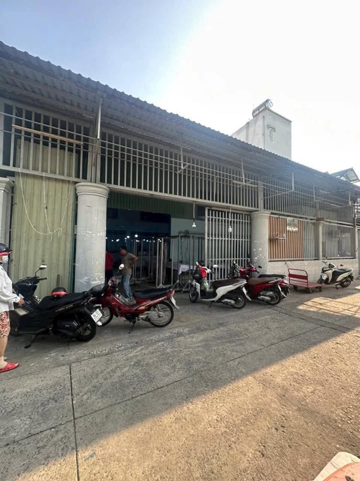 Bán xưởng Bà Điểm, Hóc Môn 360m² giá 11 tỷ - Pháp lý rõ ràng, sẵn sàng hoạt động!