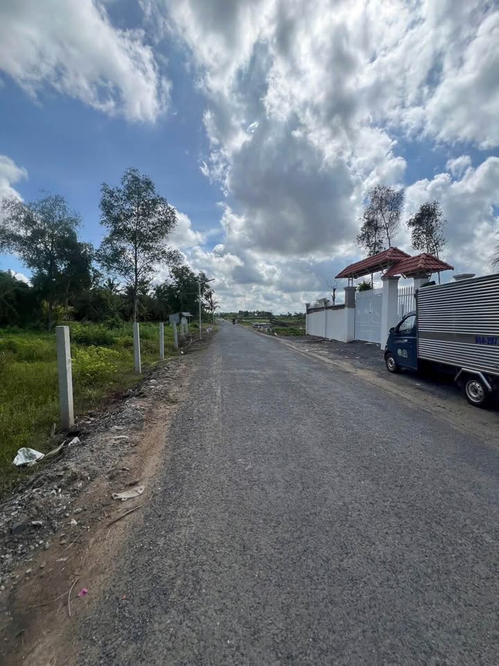 Bán đất 900m² mặt tiền đường 30m tại phường Thanh Đức, Vĩnh Long - Thích hợp xây dựng kho bãi hoặc biệt thự nghỉ dưỡng!