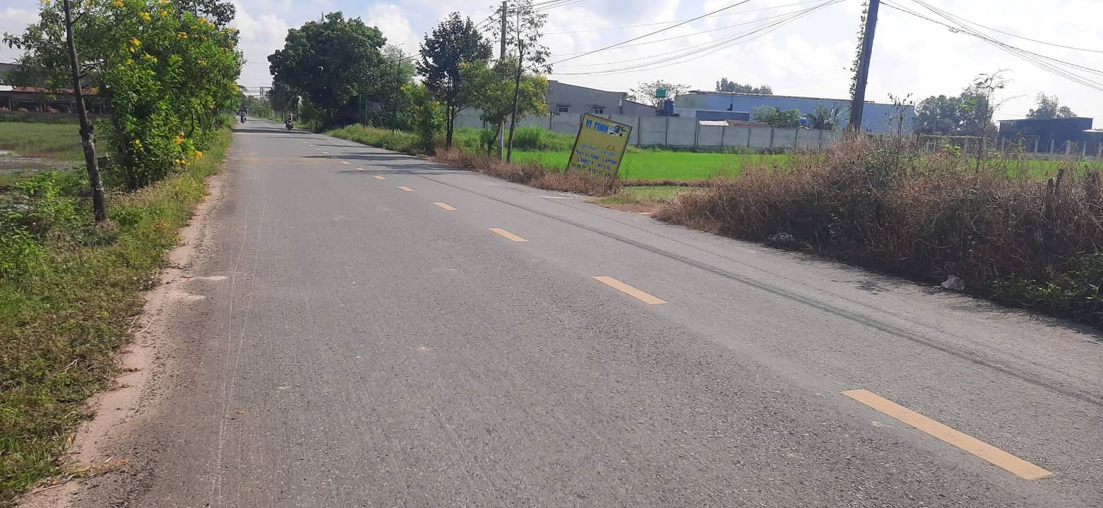 Đất thổ cư mặt tiền đường Giồng Lớn, Đức Hòa 4320m² giá 30 tỷ - Cơ hội đầu tư tuyệt vời!