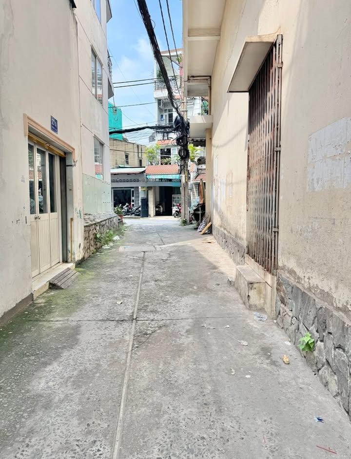 Nhà 2 tầng Lãnh Binh Thăng Quận 11 55m² giá 6 tỷ - Mặt tiền hẻm thông thoáng!