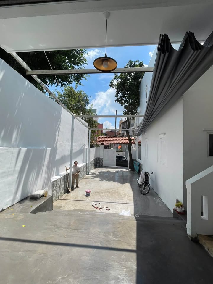 Cho thuê mặt bằng mặt tiền Tống Hữu Định, Thảo Điền, 135m² - Kinh doanh tự do!