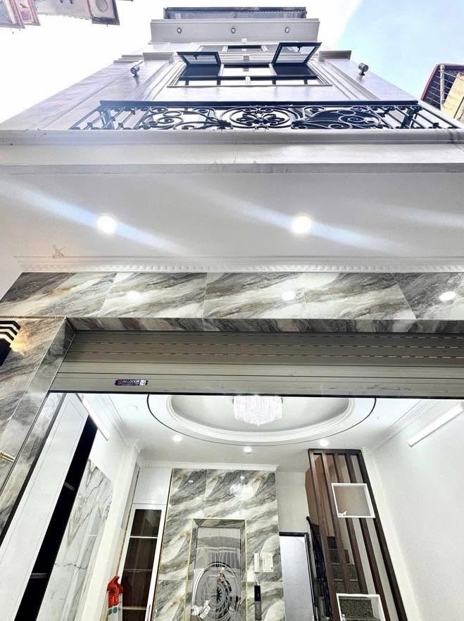 Nhà phố Hoàng Hoa Thám 40m² giá 12 tỷ - Thiết kế hiện đại, ở ngay!