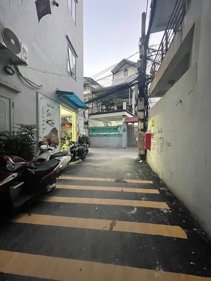 Nhà phố Ngọc Thụy, Long Biên 39m² giá 9 tỷ - Ô tô đỗ cửa, ngõ thông thoáng!