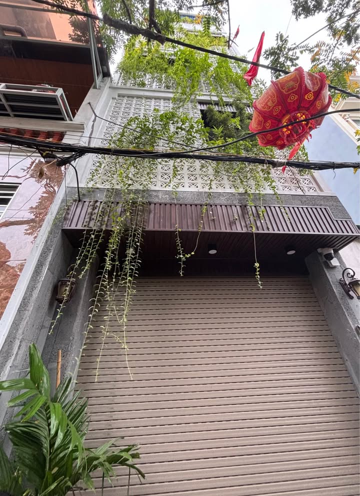 Nhà dân xây Thạch Bàn 70m² giá 16 triệu - Ô tô đỗ cửa, nở hậu!