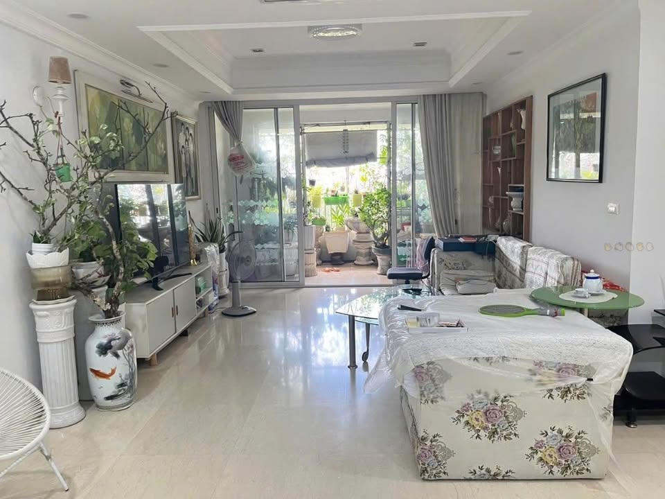 Căn hộ cho thuê P2 Ciputra Hà Nội 182m² giá 30 triệu - Thiết kế góc đẹp