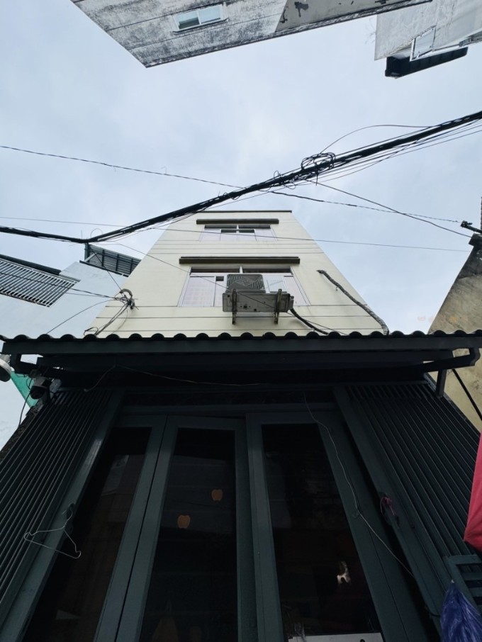 Nhà 3 Tầng Kiên Cố 34 Ba Đình, Quận 8 - Giá 3.98 tỷ - Sổ hồng chính chủ!