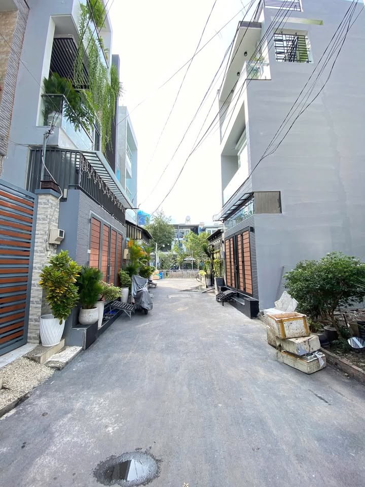 Nhà đẹp hẻm xe hơi Cây Keo, Thủ Đức - 50m² giá 7.1 tỷ, sổ hồng riêng!