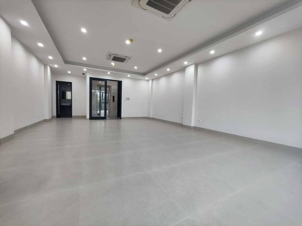 Cho thuê mặt bằng mặt ngõ ô tô Đội Cấn, Ba Đình 70m² - Thích hợp cho văn phòng, spa, phòng khám