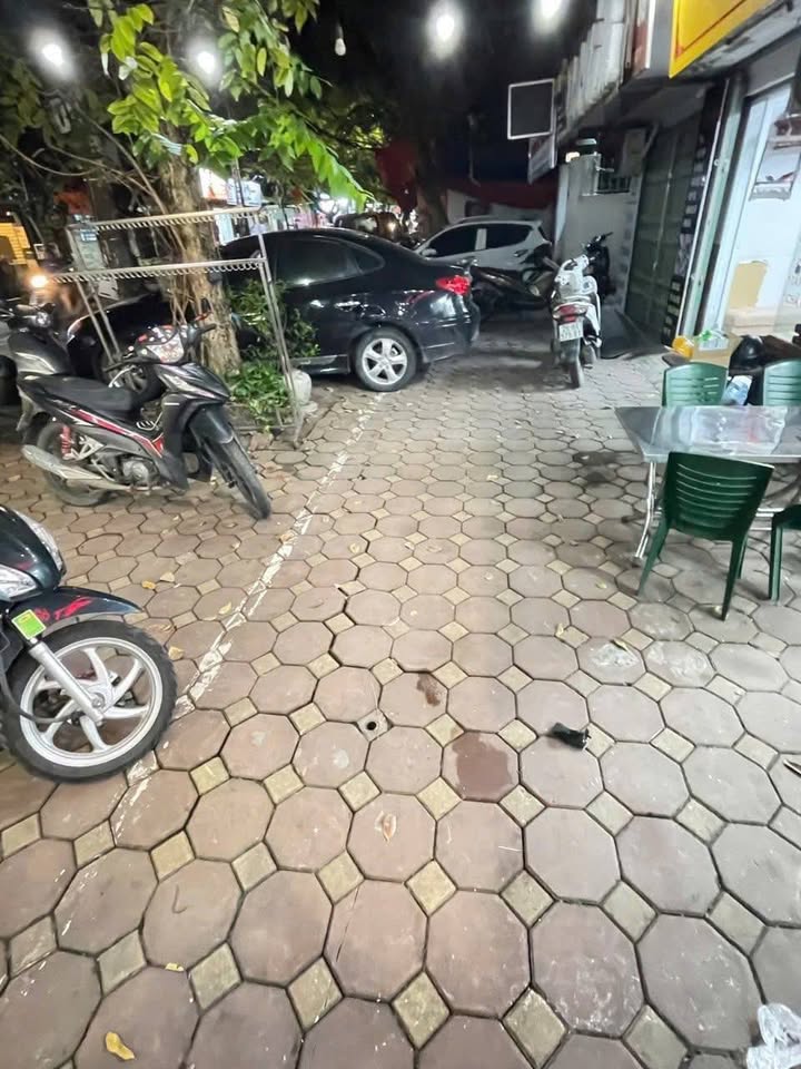 Mặt bằng kinh doanh Nguyên Hồng Đống Đa 50m² giá 13 triệu - Lô góc cực hiếm!