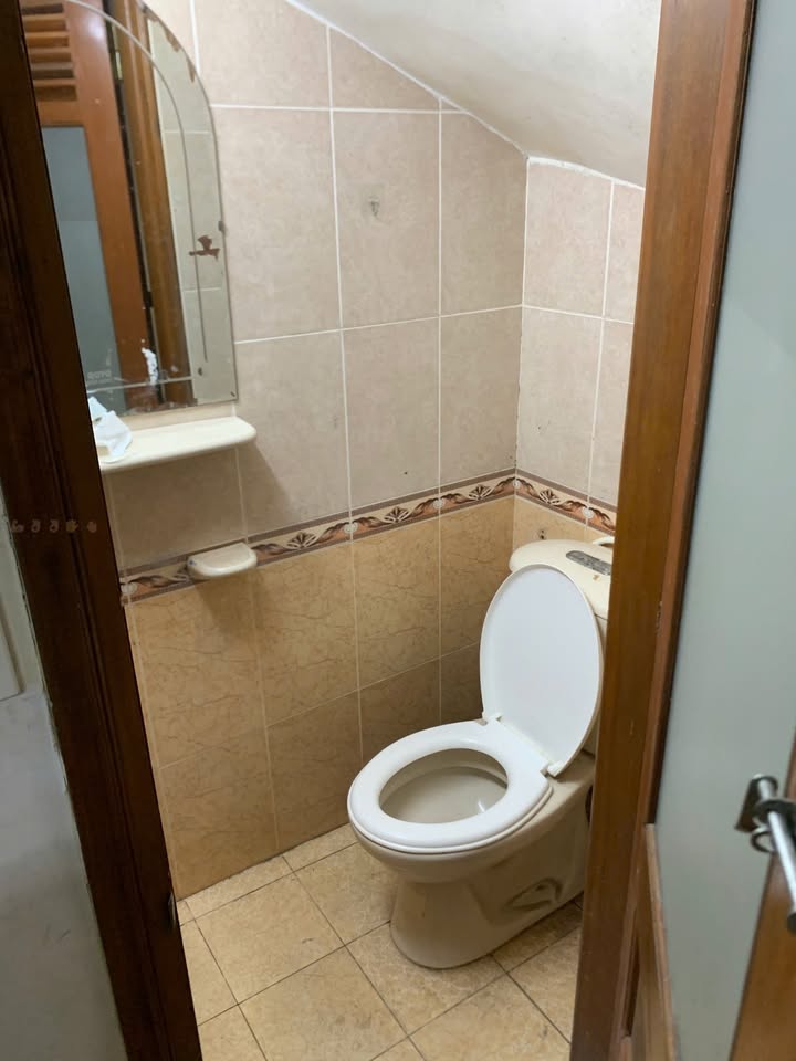 Mặt bằng kinh doanh Đỗ Quang, Cầu Giấy 30m² giá 9.5 triệu - Đắc địa, vị trí thuận lợi!