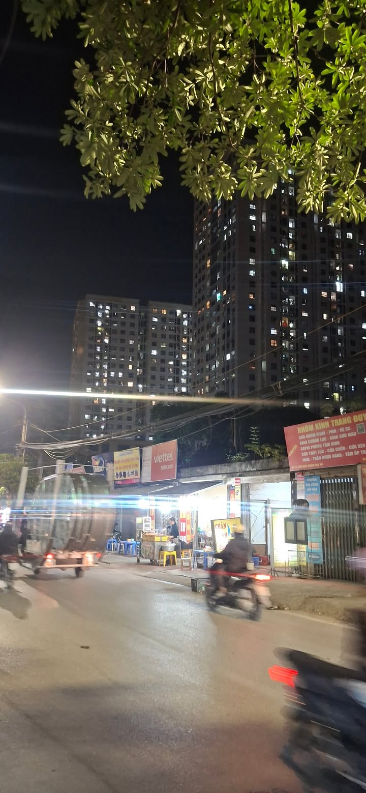 Nhà nguyên căn mặt phố Lĩnh Nam 100m² giá 20 triệu - Kinh doanh đa dạng, vị trí đắc địa!