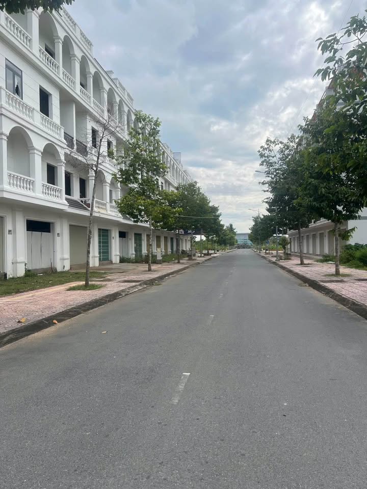 Nhà phố 2 mặt tiền Võ Văn Kiệt, 103m² giá 7 tỷ - Thiết kế hiện đại, kinh doanh thuận lợi!