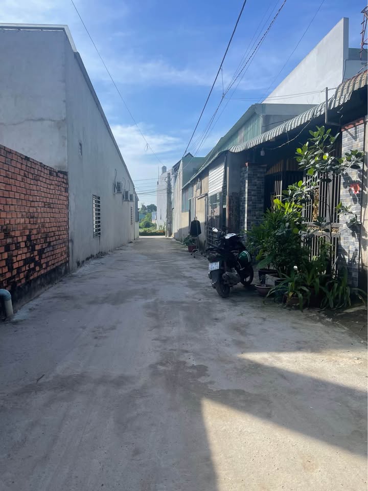 Nhà cấp 4 gác lửng Tân Vĩnh Hiệp 305m² giá 2 tỷ - Sẵn sàng vào ở!