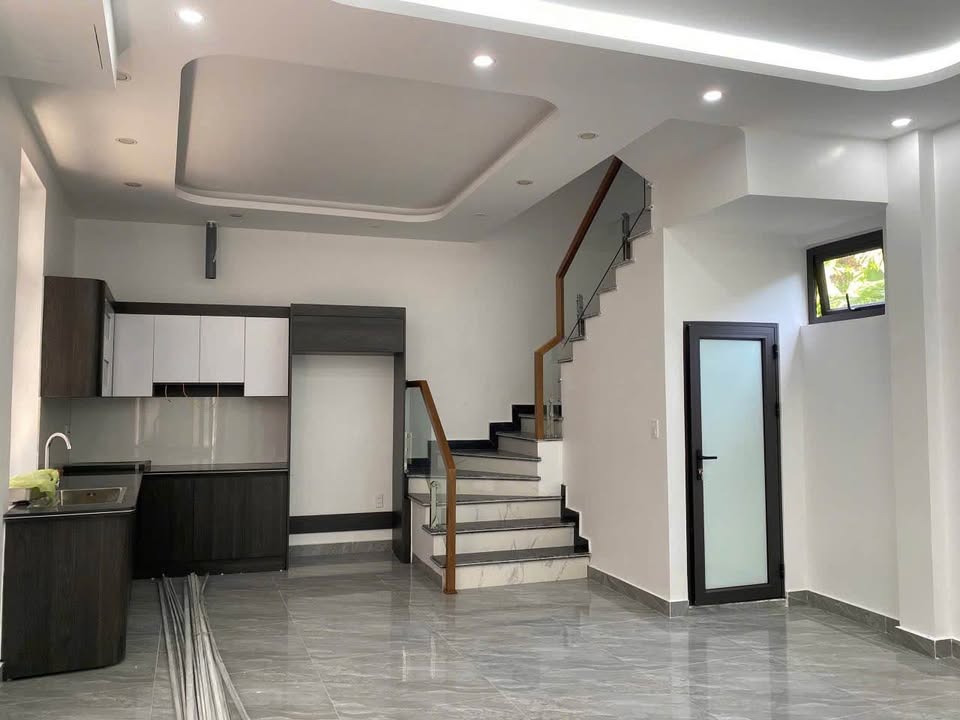 Nhà 3 tầng đường Đông Sơn, quận Kiến An, 40m² giá 2.7 tỷ - Cần bán gấp trong tuần!