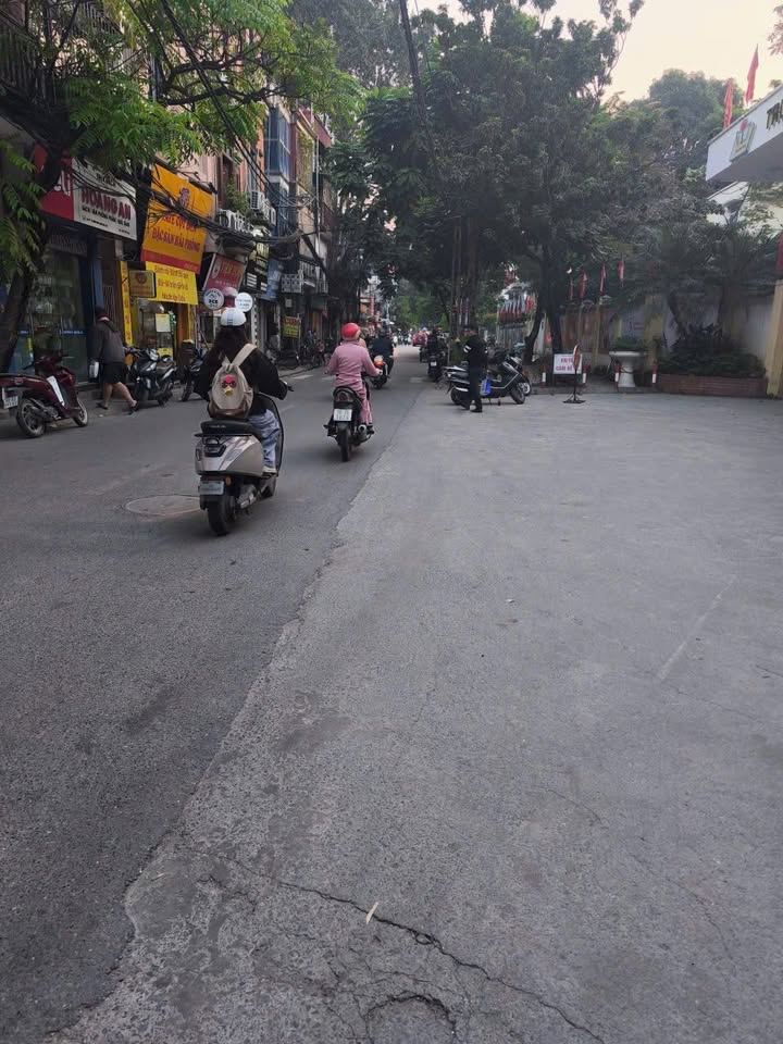 Nhà cho thuê Khương Trung 3 tầng 2 phòng ngủ - Kinh doanh tiện lợi chỉ 10 triệu