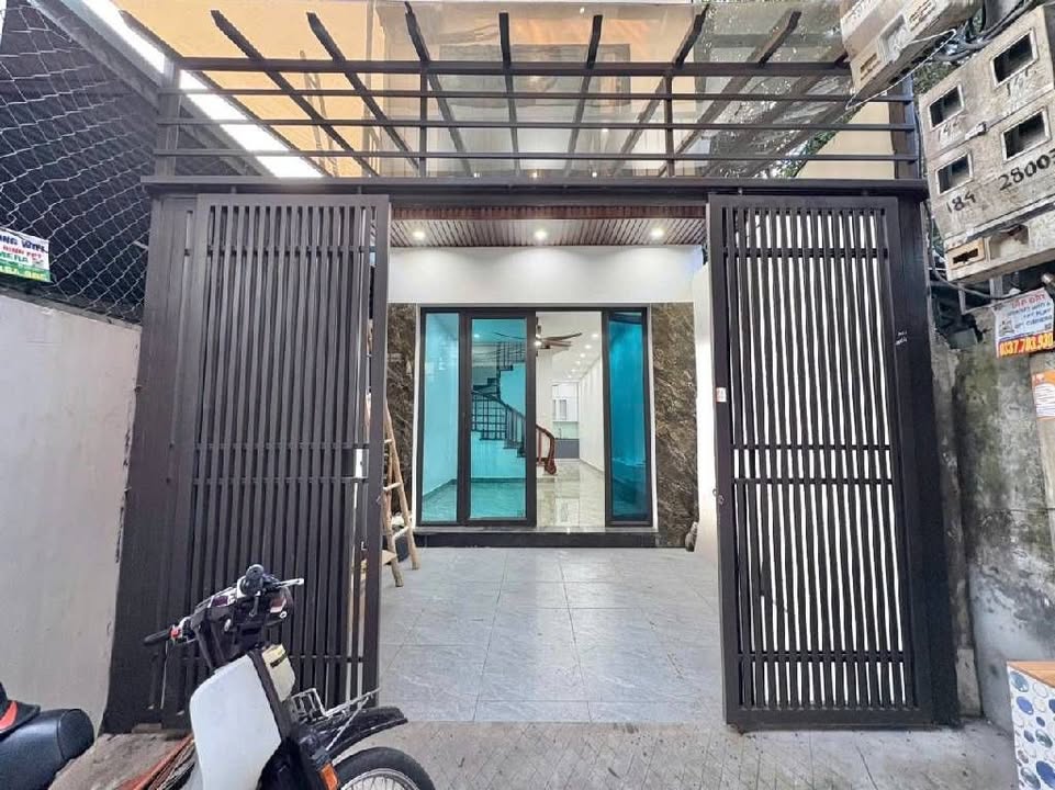 Nhà Lĩnh Nam 56m² giá 5 tỷ - Khung cột chắc chắn, ngõ rộng rãi!