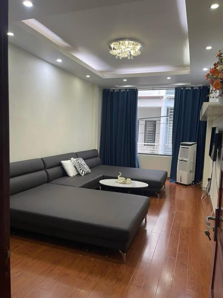 Nhà nguyên căn Ngọc Thụy 5 tầng 13 triệu - Ô tô đỗ cửa, nội thất đầy đủ!