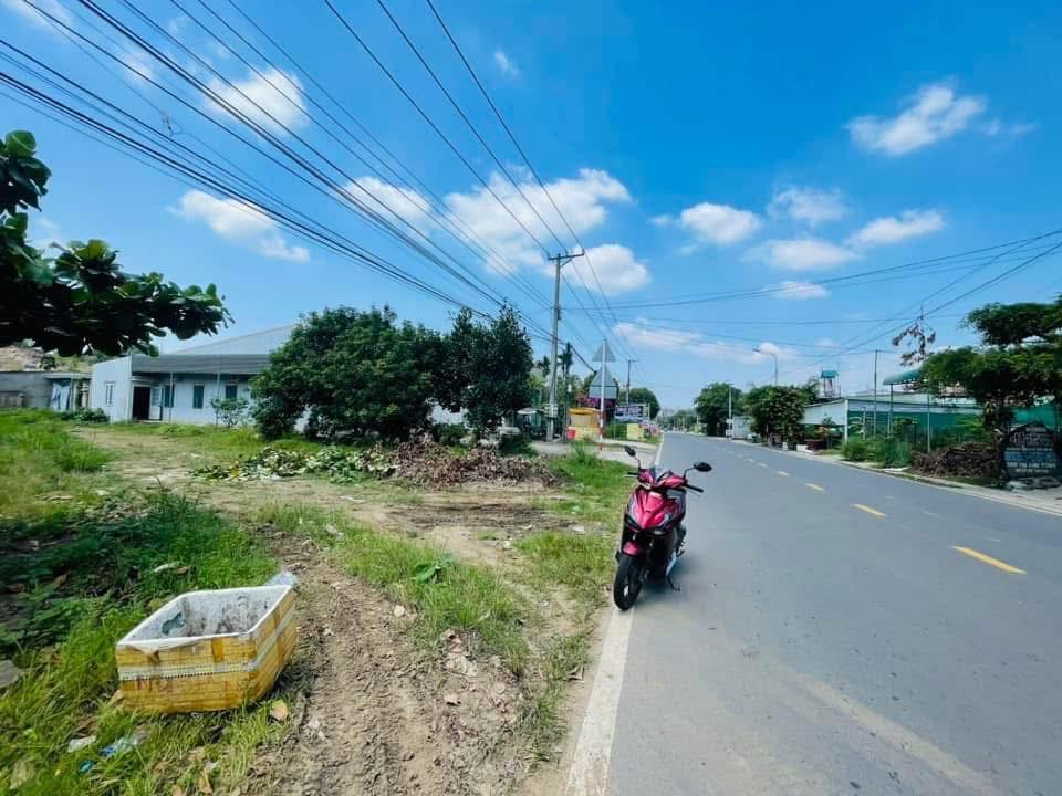 Đất thổ cư Định Quán 290m² giá 1.38 tỷ - Mặt tiền đường nhựa thuận lợi kinh doanh!