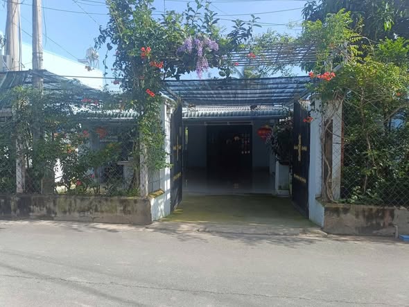 Nhà bán tại đường Lê Văn Tách, Chánh Hiệp 239.54m² giá 3.5 tỷ - Sân ô tô rộng rãi!