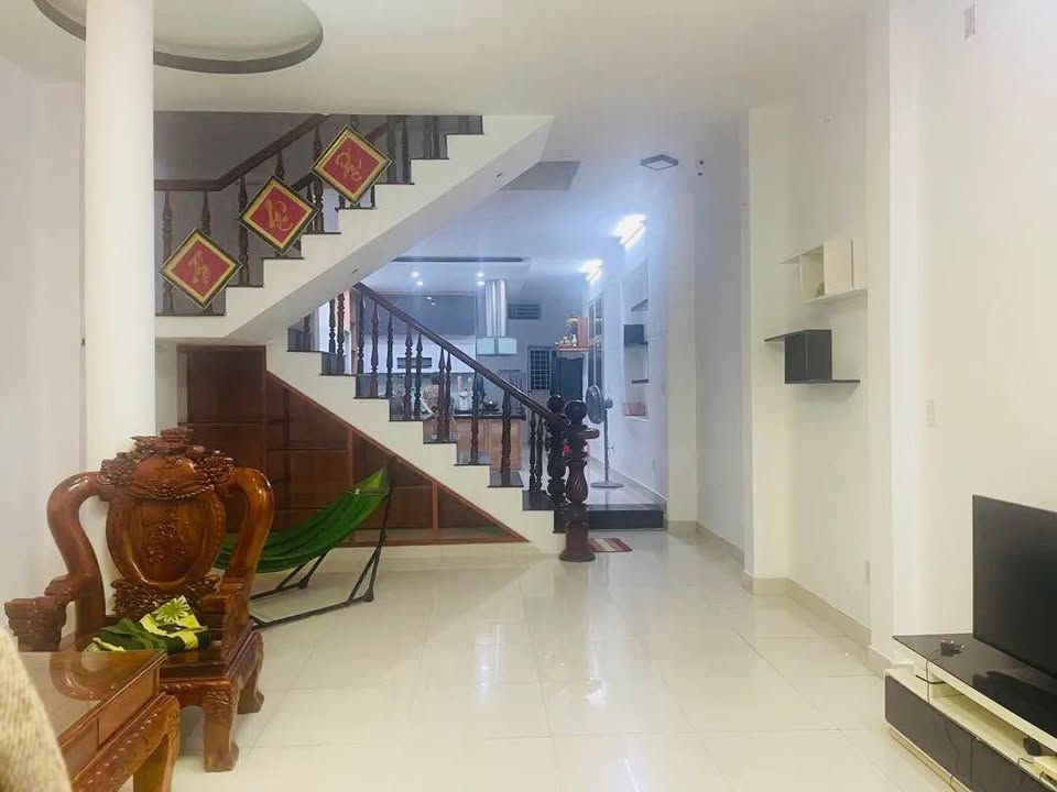 Nhà 3 tầng mặt tiền Nguyễn Dữ, 97m² giá 8 tỷ - Vị trí trung tâm, an ninh tốt!