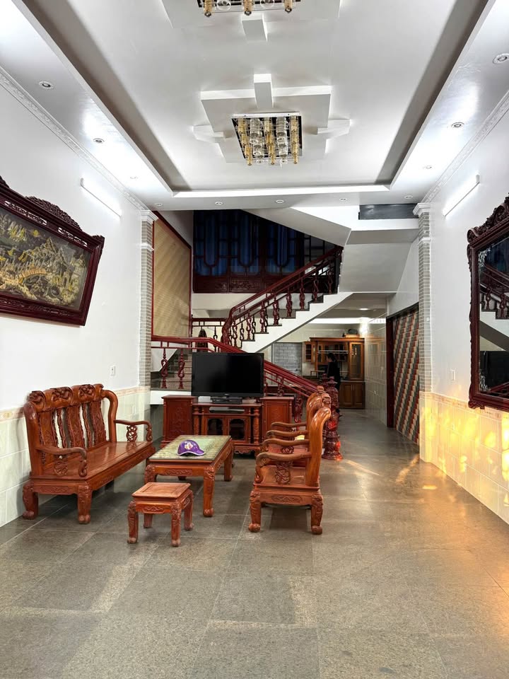 Nhà cho thuê tại Hải Yên, Móng Cái - 5 phòng ngủ khép kín, giá thỏa thuận!