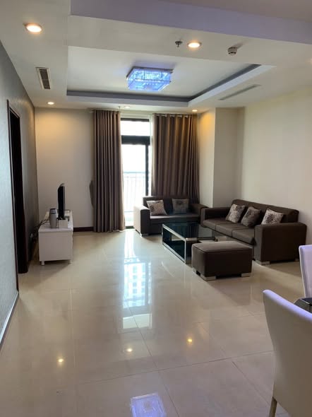 Căn hộ 2PN Royal City 112m² - Full nội thất hiện đại, view quảng trường tuyệt đẹp!