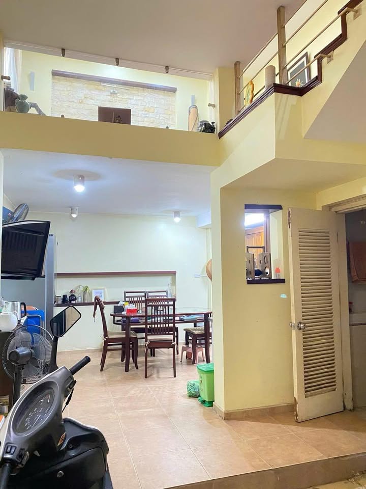 Nhà riêng Đội Cấn, Ba Đình 40m² - Lô góc, ngõ rộng thoáng