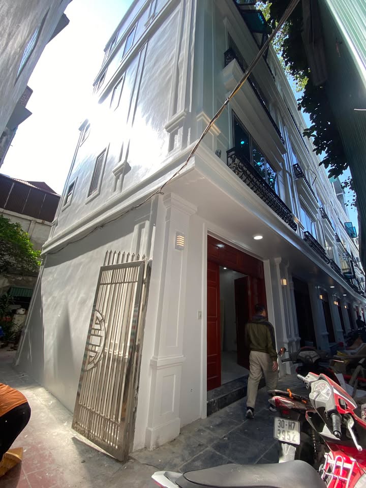 Nhà mới Ba Đình 35m² giá 11.8 tỷ - Chỉ 15m ra mặt phố!