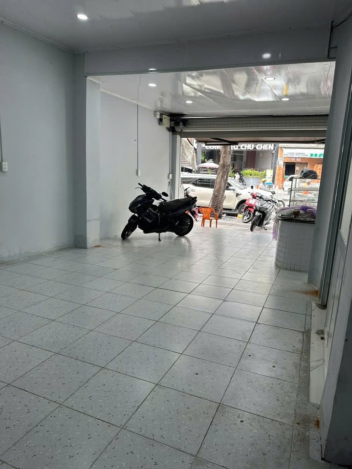 Mặt bằng tầng trệt đường Nguyễn Cư Trinh, quận 1 giá 50 triệu - Sẵn sàng cho thuê ngay!