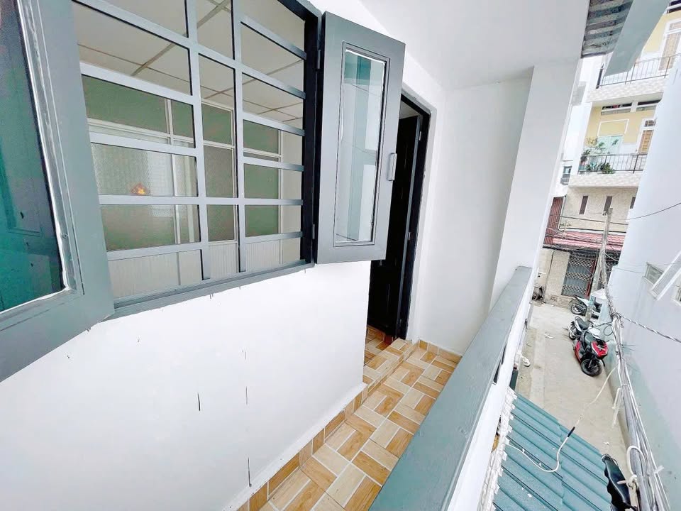 Nhà nguyên căn 6 triệu tại hẻm 308 Huỳnh Tấn Phát - Điện nước nhà nước, tiện ích đầy đủ!