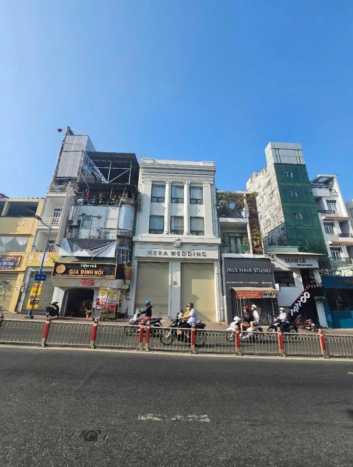 Cho thuê FrontHouse đường Phan Đình Phùng, quận Phú Nhuận 144m² - Vị trí trung tâm, lưu lượng khách cao!