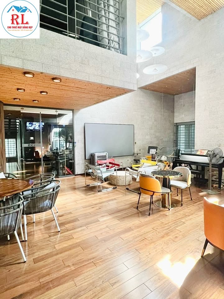 Biệt thự sân vườn cho thuê mặt tiền Tân Định, Quận 1, 700m² - Phù hợp kinh doanh đa ngành!