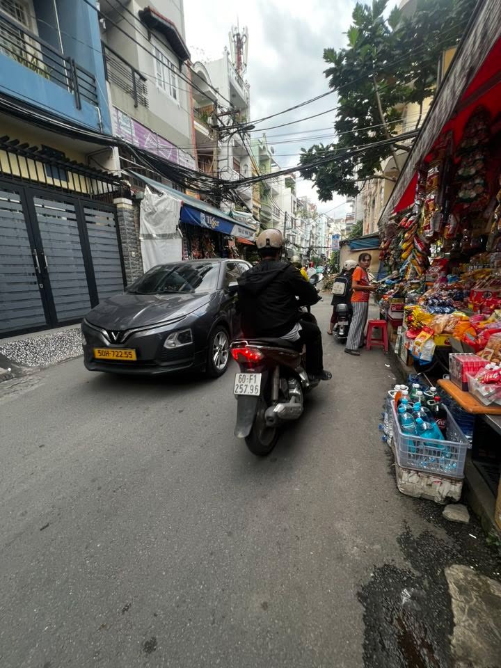 Nhà nguyên căn quận 10, 4 tầng, 6 phòng ngủ - Cho thuê giá thỏa thuận!