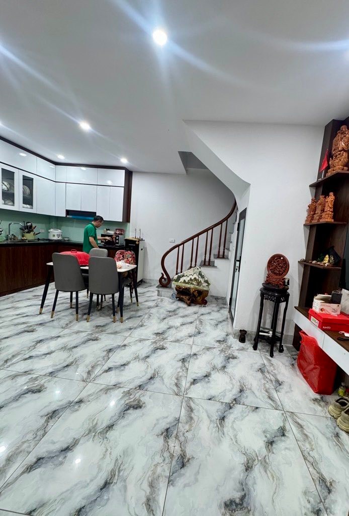 Nhà đẹp Đông Ngạc 62m² giá 8 tỷ - Gần phố, tiện ích đầy đủ!