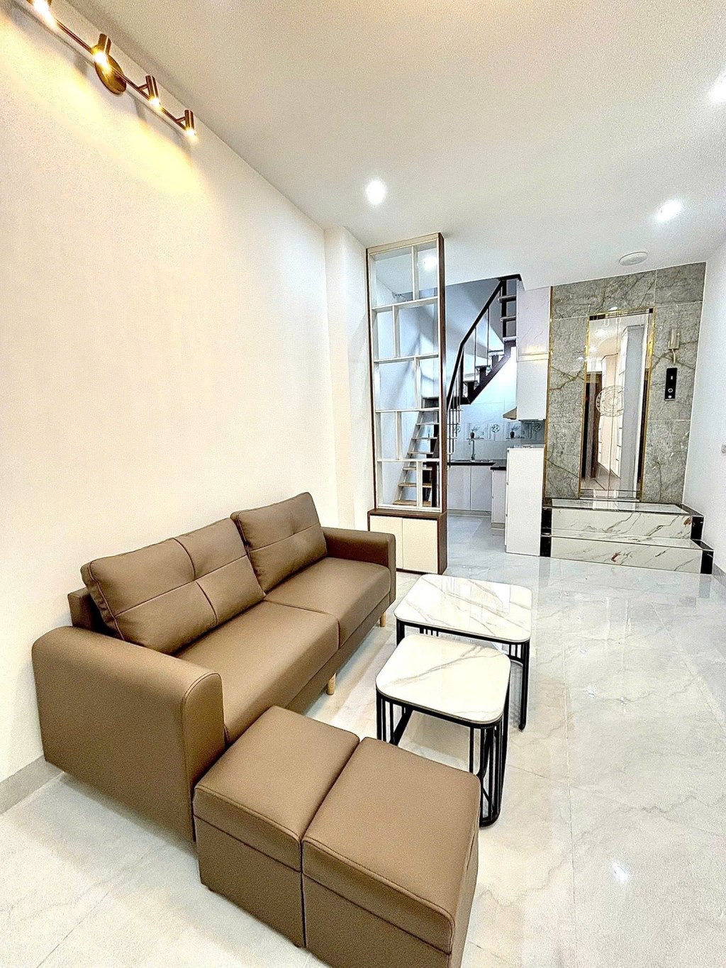 Bán nhà Ngọc Khánh 40m² giá 10.98 tỷ - Khu VIP, thang máy, tiện ích đầy đủ!