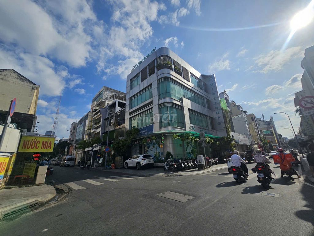 Nhà cho thuê góc 2 mặt tiền đường Mai Thị Lựu, Phường Đa Kao, Quận 1 - Giá 100 triệu/tháng, vị trí đắc địa!