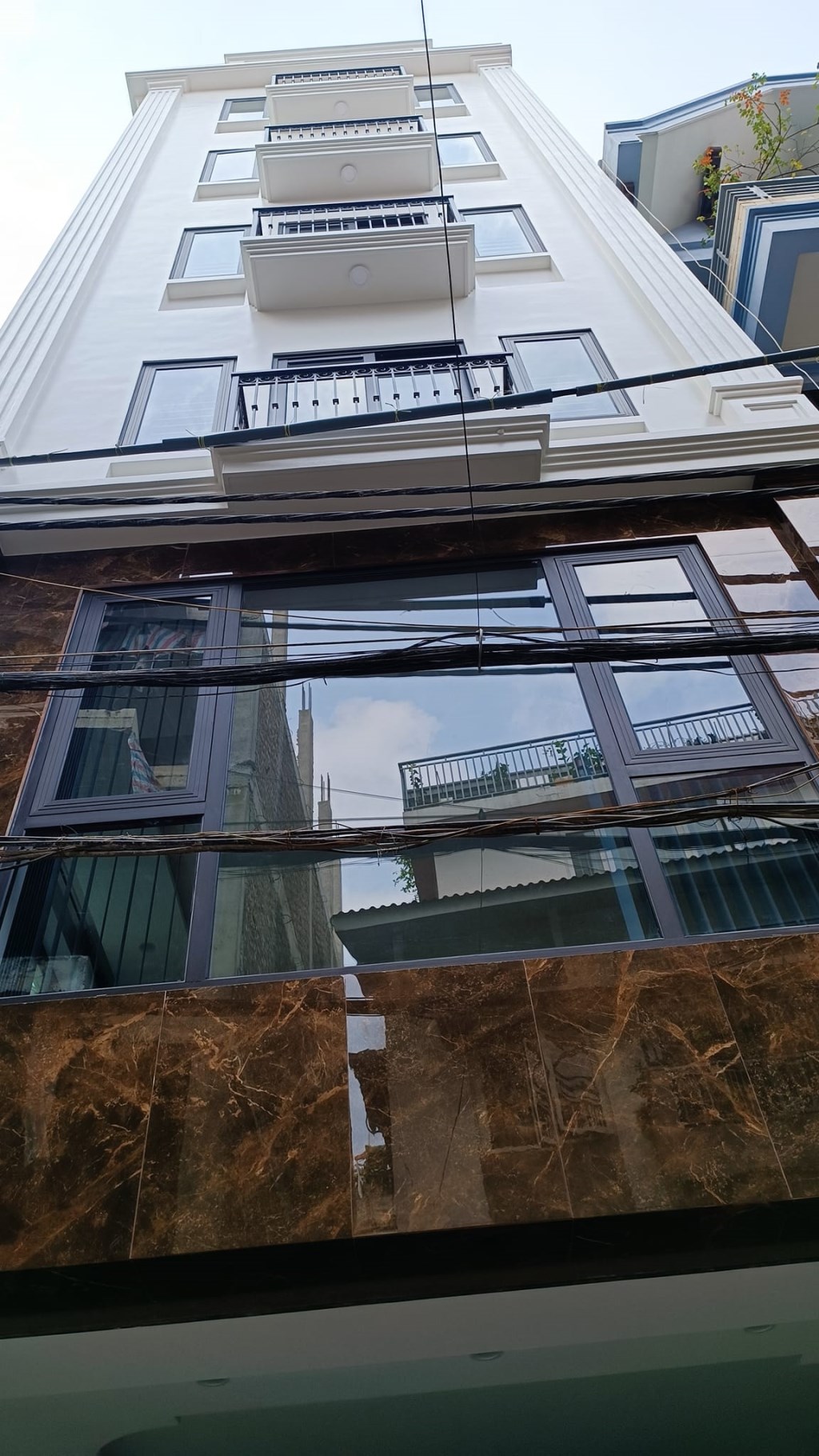 Bán nhà phố Lạc Long Quân, quận Tây Hồ 75m² giá 9.6 tỷ - Vị trí đẹp, an ninh đảm bảo!