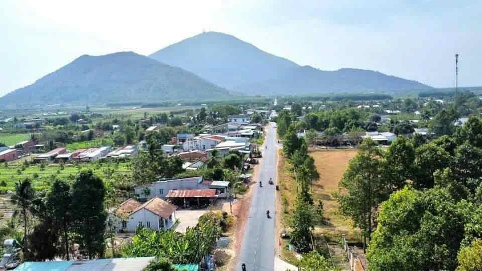 Bán nhà đất mặt tiền view núi gần chợ Thạnh Tân - Tây Ninh chỉ 1.4 tỷ