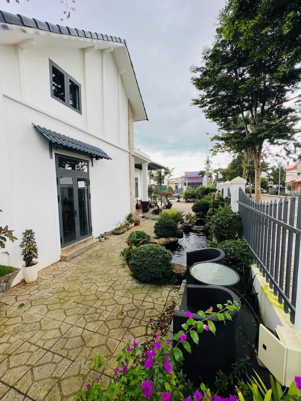 Biệt thự trệt 300m² tại Đức Trọng, Lâm Đồng giá chỉ 12 tỷ - 3 mặt tiền đắc địa!