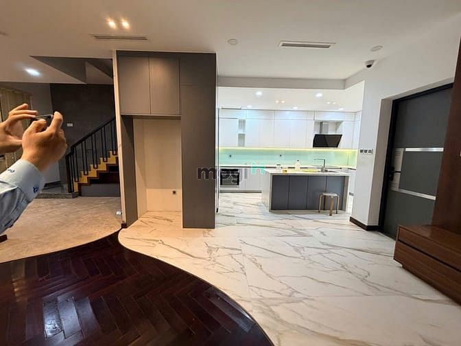 Biệt thự Mỹ Thái 1B Quận 7 - 378m² giá 41 tỷ - Nội thất cao cấp, sẵn sàng vào ở!