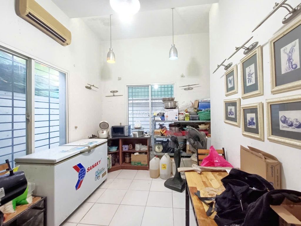 Bán nhà hẻm xe hơi 70m², 5 phòng ngủ, phường 14, Q8 - Giá chỉ 6.8 tỷ!