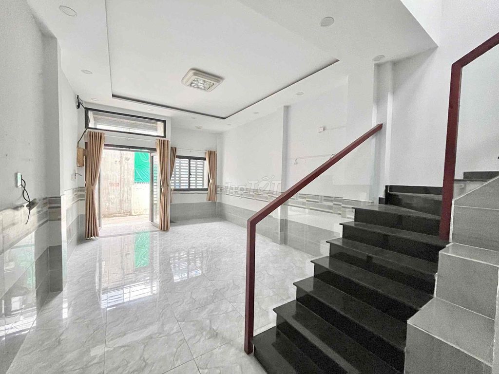 Nhà phố Âu Cơ, P10, Tân Bình 51m² giá 4.8 tỷ - Gần trung tâm, thuận tiện di chuyển!